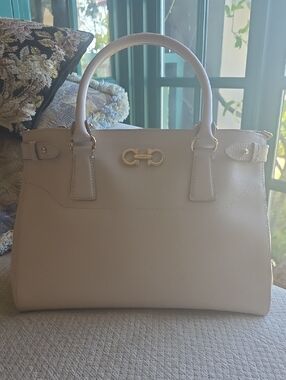 Elegant Ferragamo Leather Tote Handbag - Cream ( With Strap) Almost New.